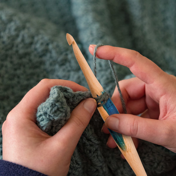 Ommi Ergonomic Handle Crochet Hooks | Handcrafted 6.7’’ Steam Beech Wood & Blue Resin Mix Crochet Hook | Knitting Needle, Craft Yarn Weave | Best Gift!