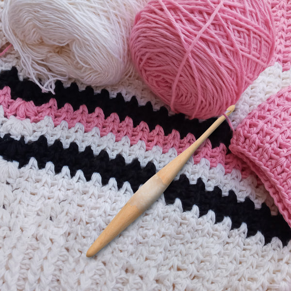 Ommi Ergonomic Handle Crochet Hooks | Handcrafted 7’’ Steam Beech Wood & Resin Mix Crochet Hook | Knitting Needle, Craft Yarn Weave | Best Gift!
